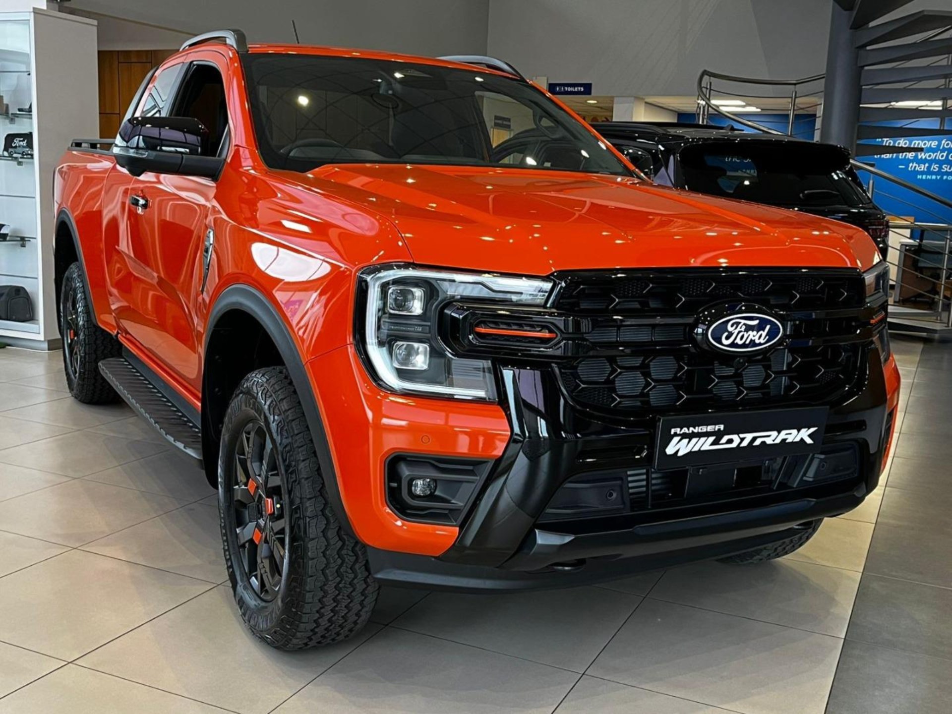 Đánh giá Ford Ranger V6 3.0L: Đắt hơn Hilux 200 triệu có đáng mua?