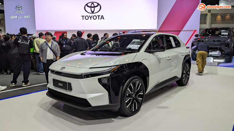 [Motor Expo 2025] Cận cảnh xe điện Toyota bZ4X 2026, giá từ 1,25 tỷ đồng, nâng cấp tầm hoạt động 573 km